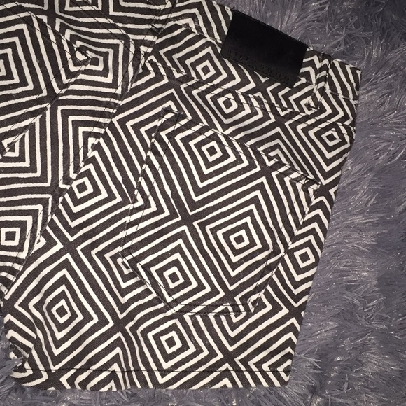 Shorts - Picture 4 of 4